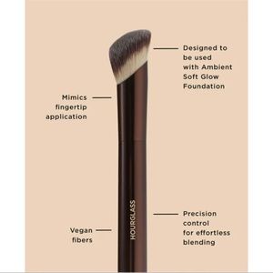 HOURGLASS Ambient Soft Glow Foundation Brush   ~NEW~  No Box